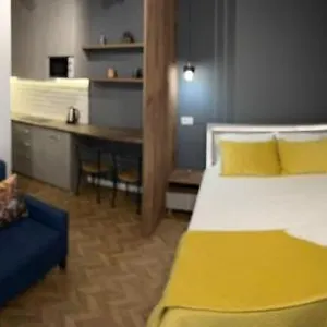  Homestay Florent's Superb Studio, Free Parking & Garden!!